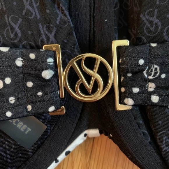 Victoria’s Secret Bikini - Picture 6 of 9